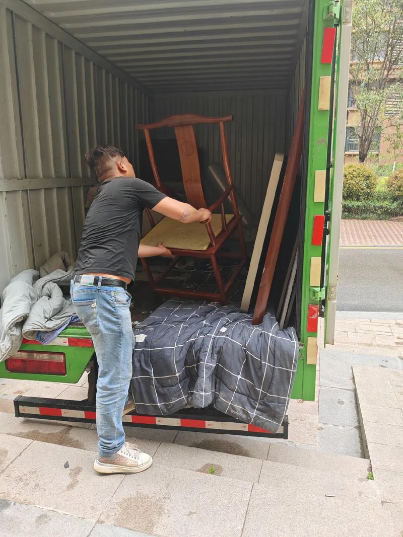 侯師傅裝卸搬運(yùn) 真誠(chéng)服務(wù)，專業(yè)保障